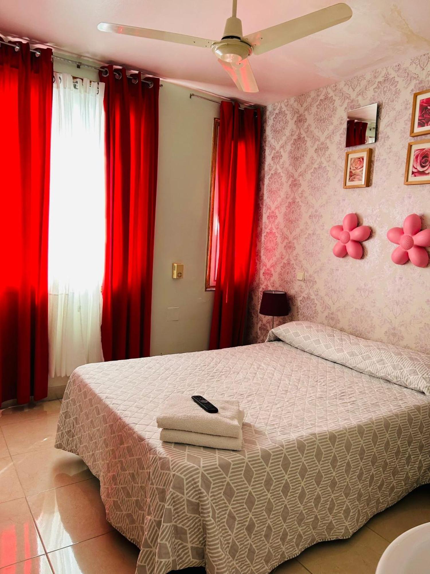 Casa De Huespedes Dolce Vita Мадрид Екстериор снимка